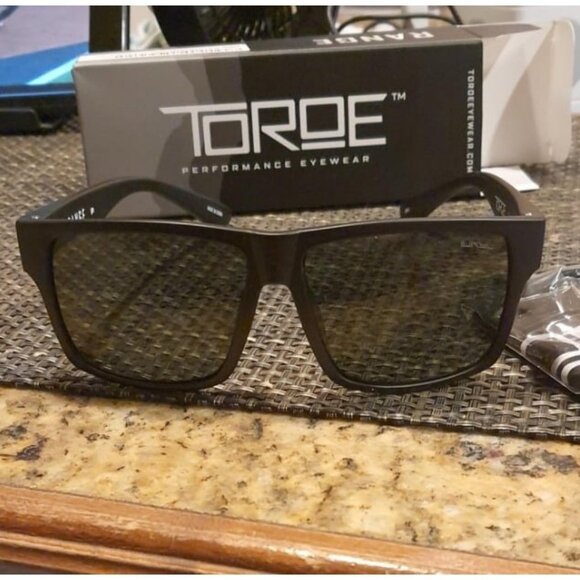 Square Frame Grade A Polarized Black Emblem Sunglasses with Anti Reflective Lens - Picture 1 of 3